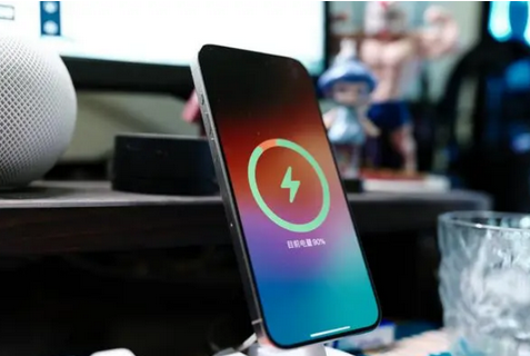陵川苹果15换屏服务分享用什么充电器给iPhone15充电更好 